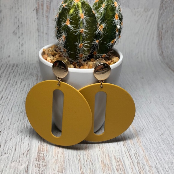 mall Jewelry - Matte Mustard & Gold Circle Post Dangle Earrings